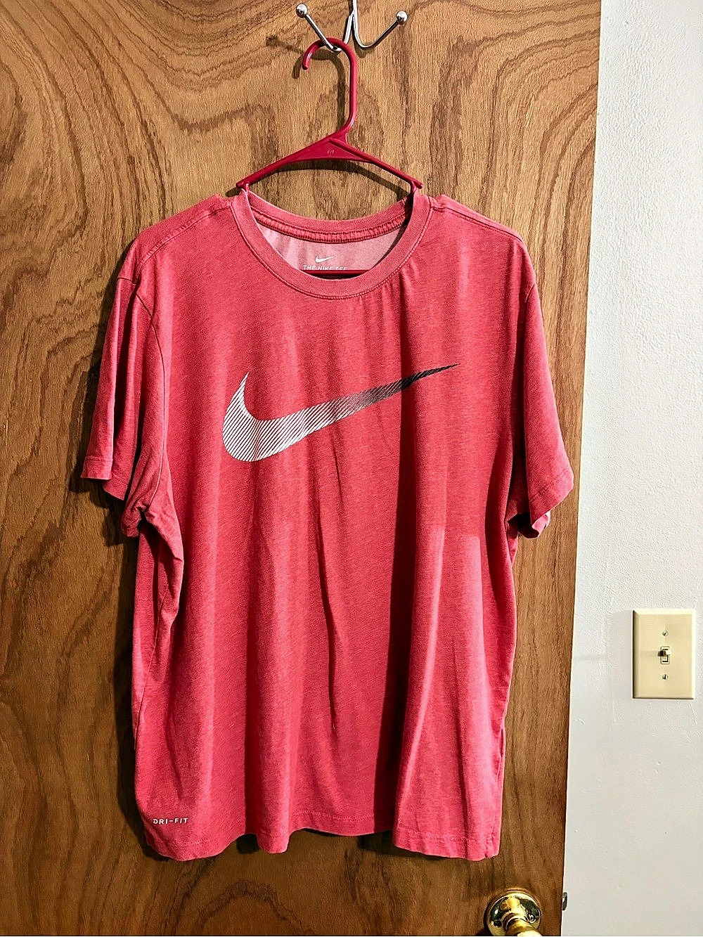 Men’s Nike The Nike Tee Dri-Fit Short Sleeve Tee Red XL